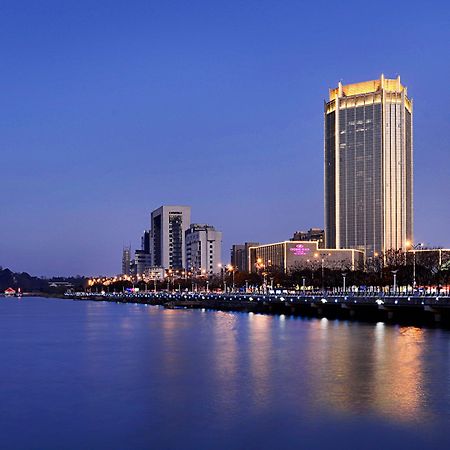 Crowne Plaza Zhenjiang By Ihg Hotell Exteriör bild