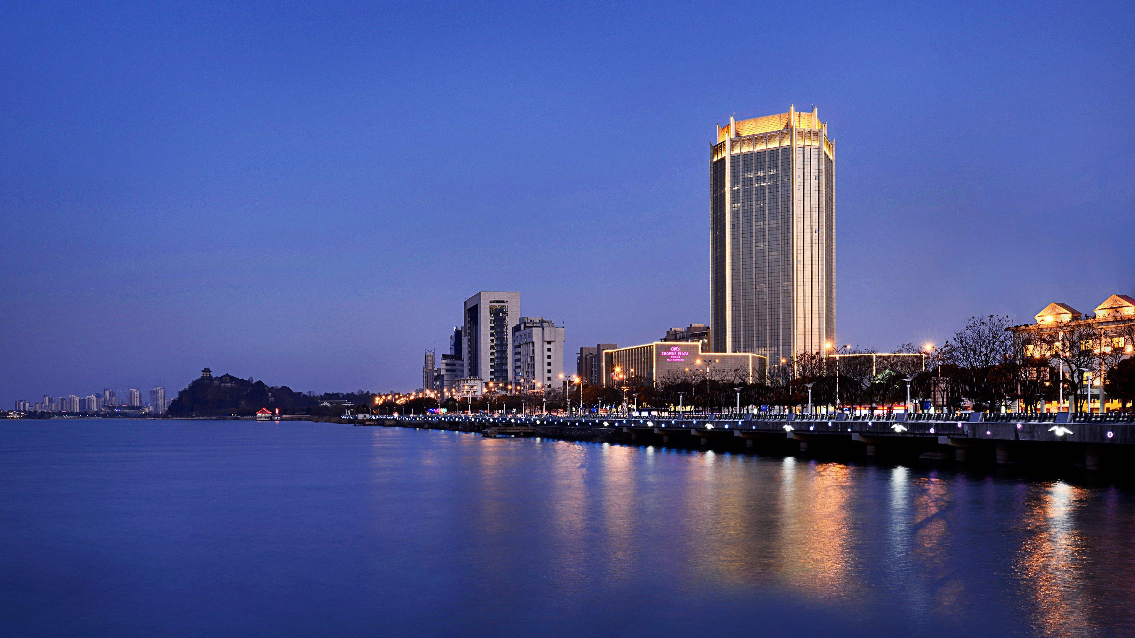 Crowne Plaza Zhenjiang By Ihg Hotell Exteriör bild