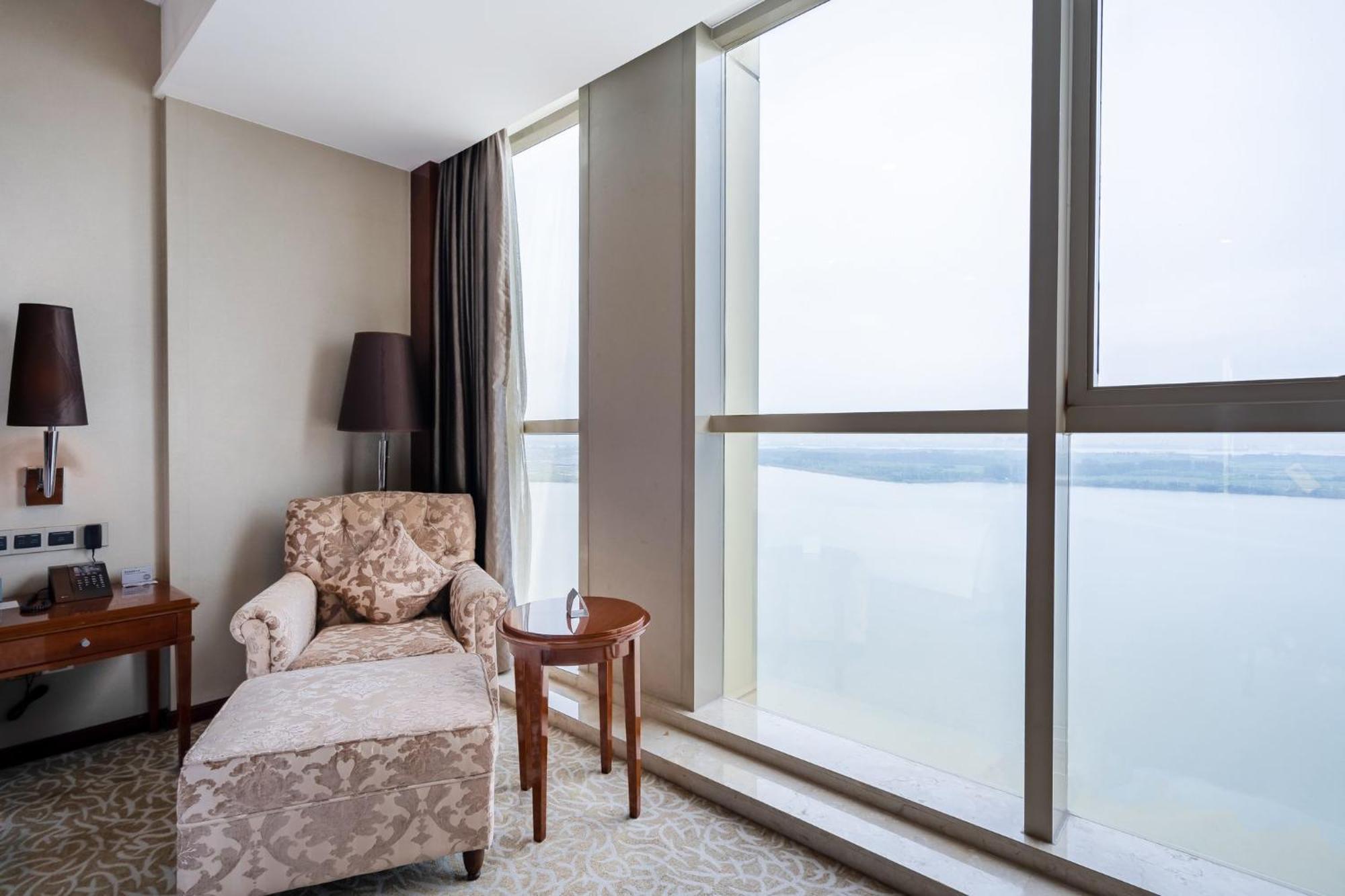 Crowne Plaza Zhenjiang By Ihg Hotell Exteriör bild