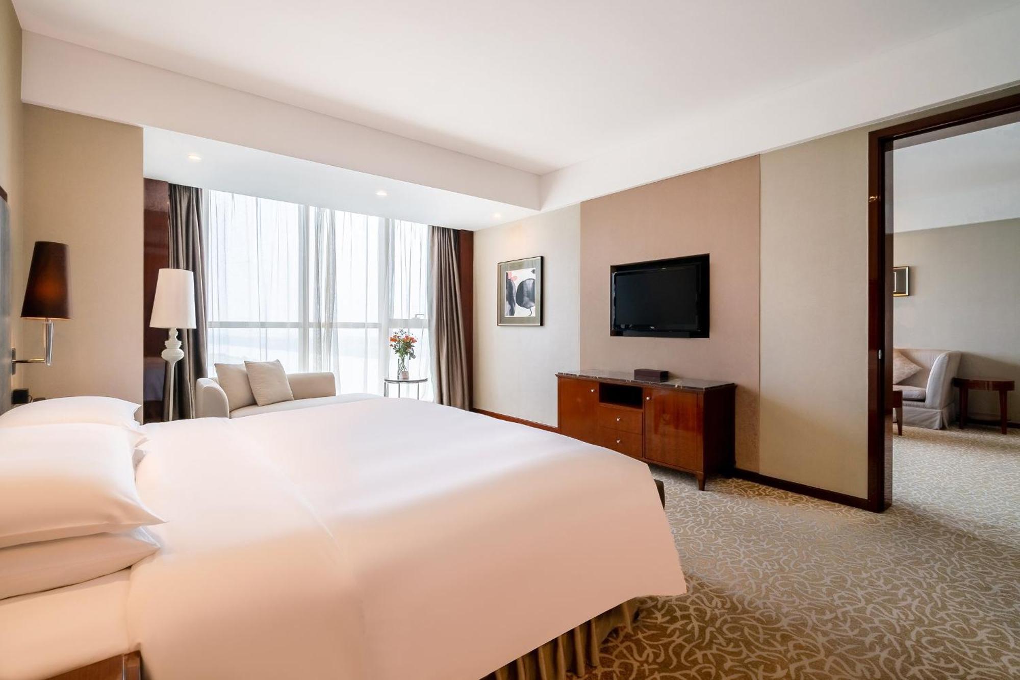 Crowne Plaza Zhenjiang By Ihg Hotell Exteriör bild