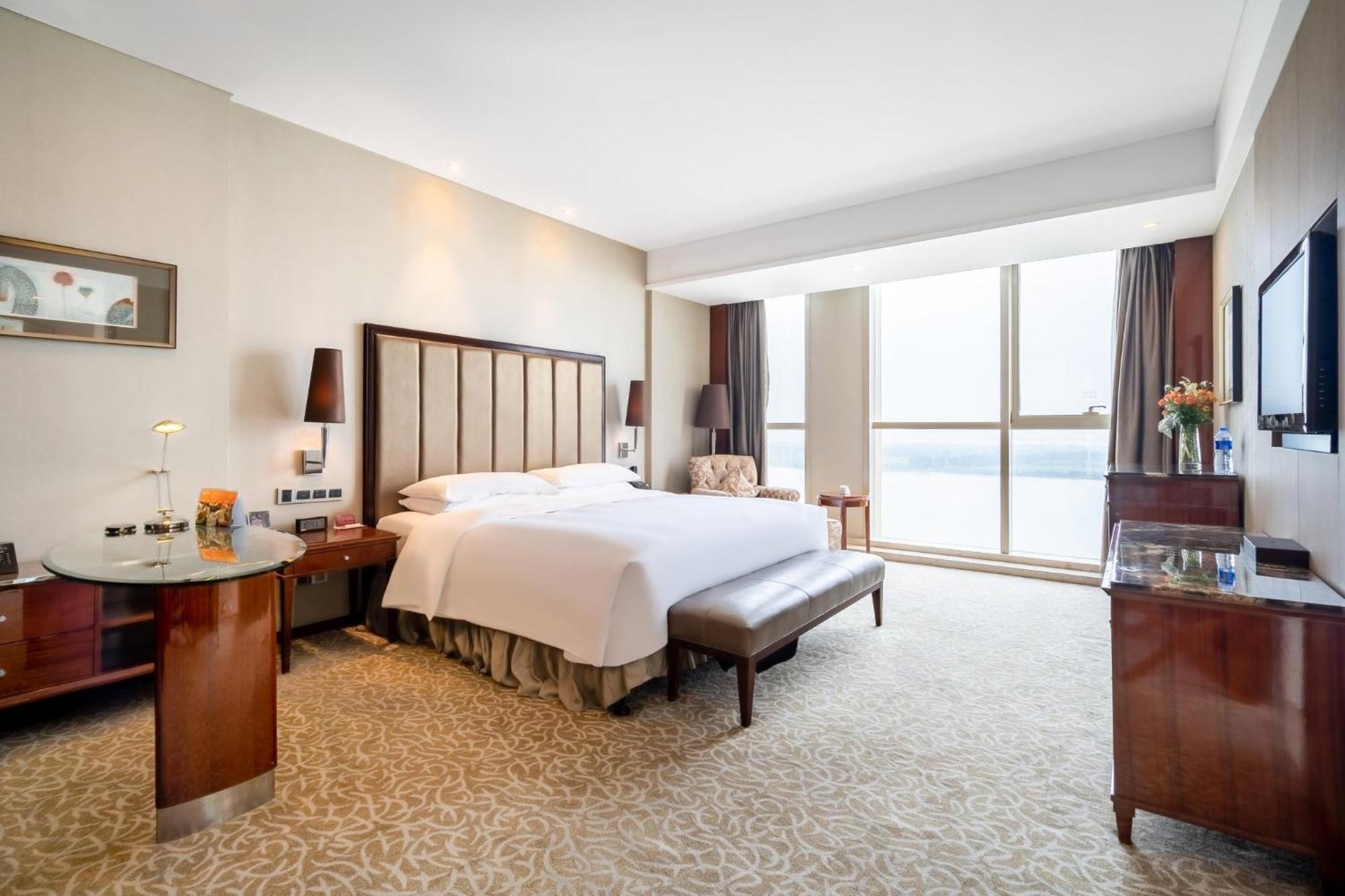 Crowne Plaza Zhenjiang By Ihg Hotell Exteriör bild