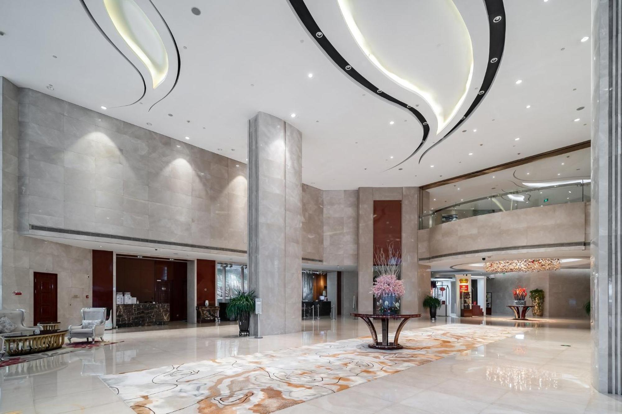 Crowne Plaza Zhenjiang By Ihg Hotell Exteriör bild