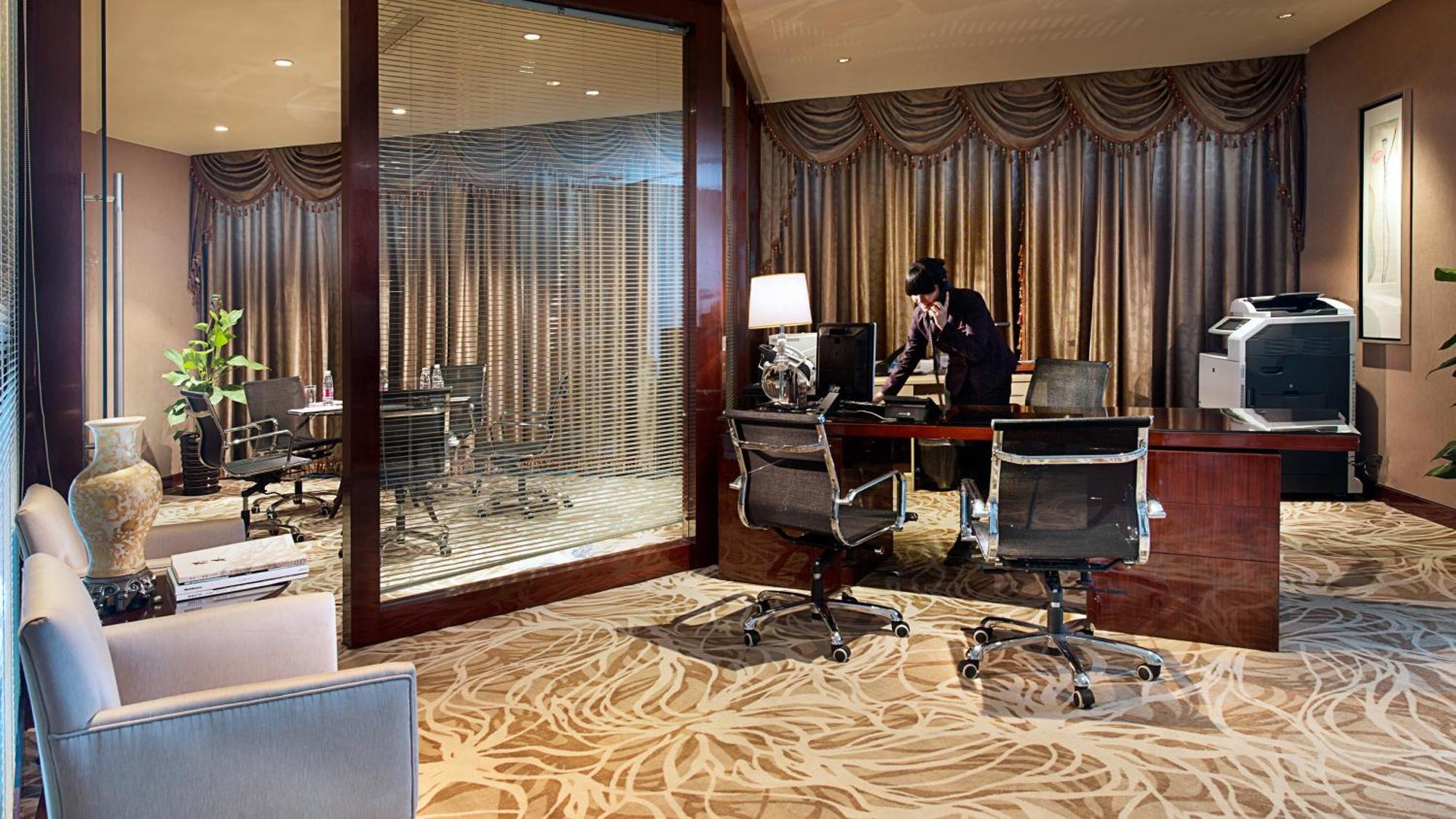 Crowne Plaza Zhenjiang By Ihg Hotell Exteriör bild
