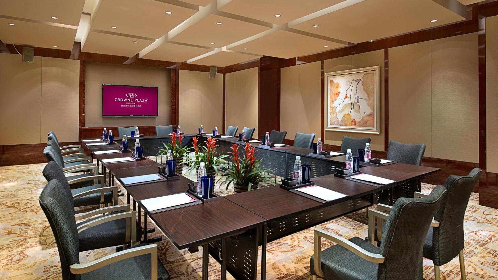 Crowne Plaza Zhenjiang By Ihg Hotell Exteriör bild