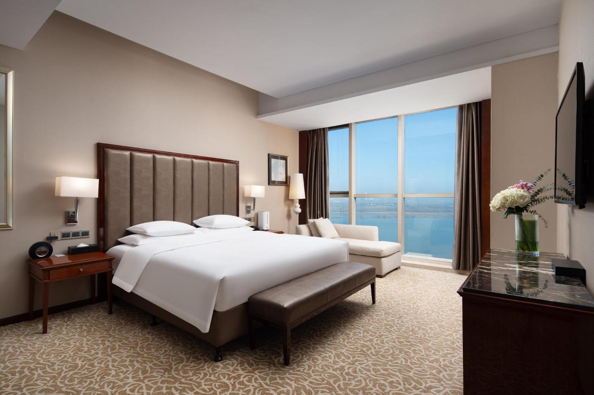 Crowne Plaza Zhenjiang By Ihg Hotell Exteriör bild
