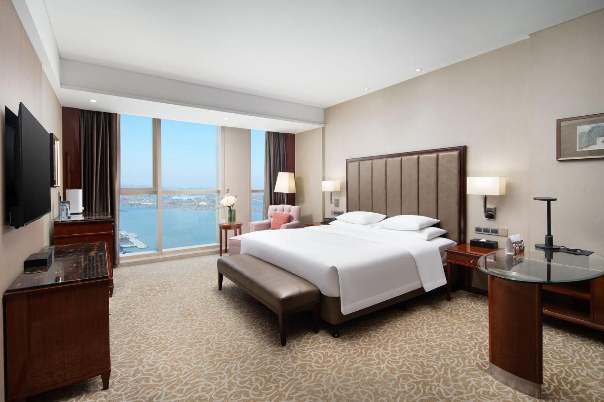 Crowne Plaza Zhenjiang By Ihg Hotell Exteriör bild